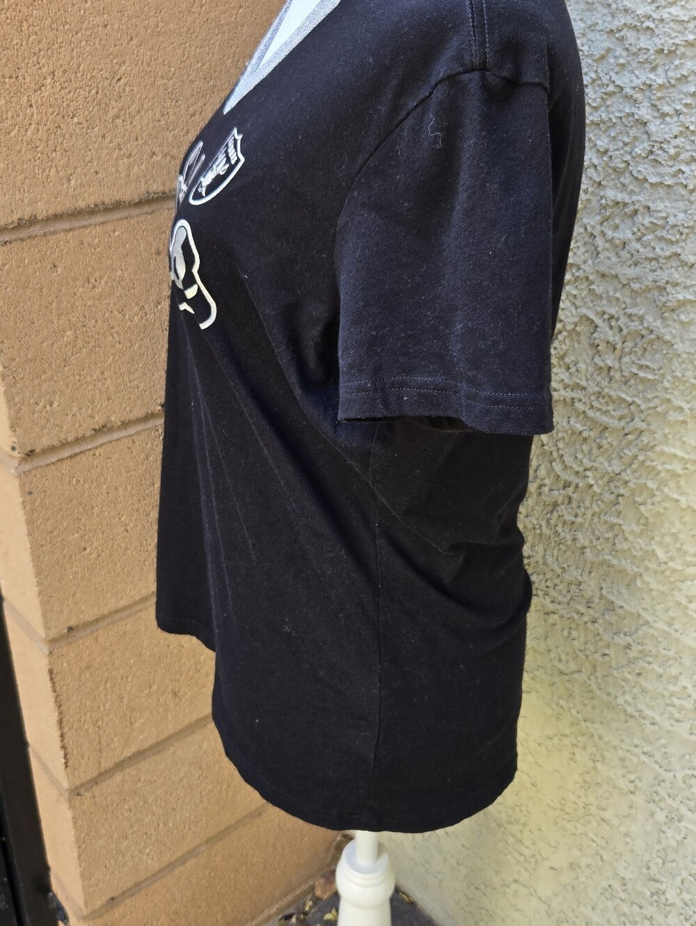 NFL Raiders Black and Silver V-Neck Tee - Picture 5 of 9